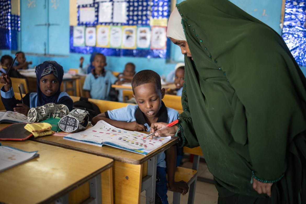 A preschool teacher during a lesson at Ecole de Balbala III in Djibouti city, Djibouti. Credit: GPE/Federico Scoppa