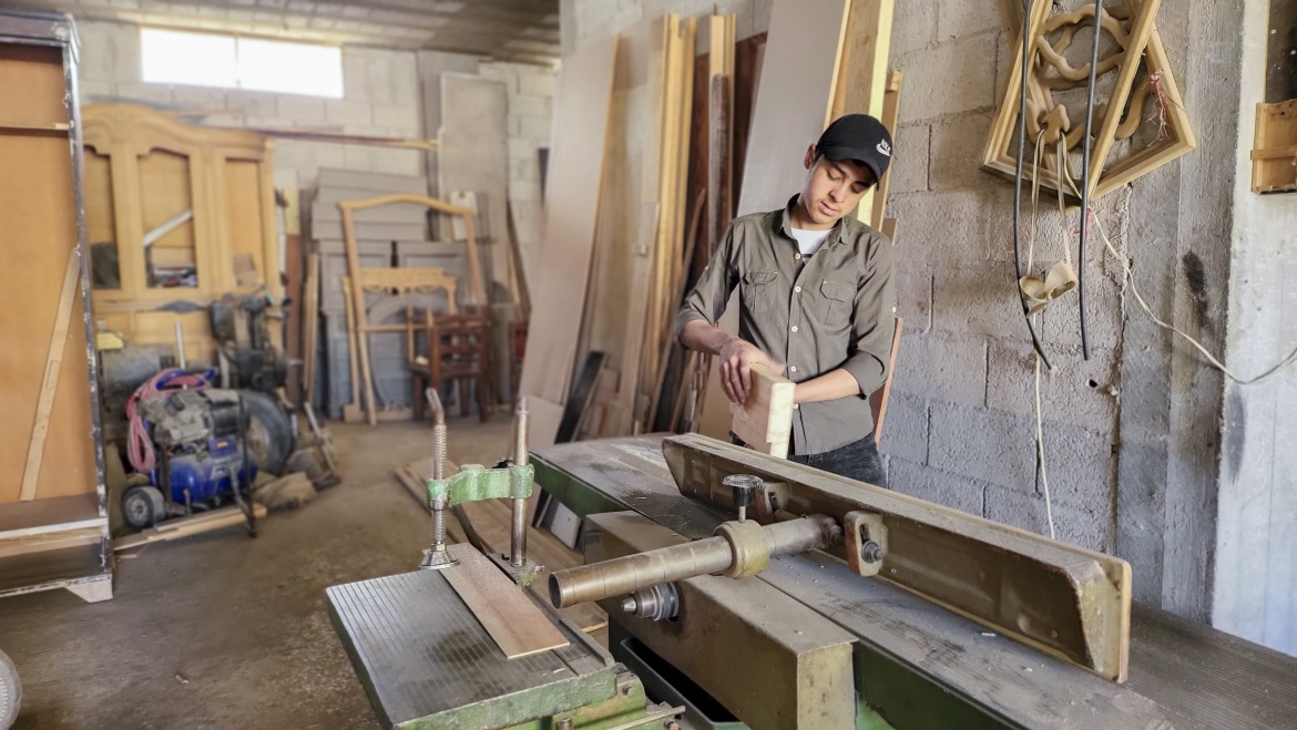 Mohamed, 17, worked in the carpentry shop in Alnashabyiah town in Rural Damascus, Syria. Credit: UNICEF/UNI517405/Sandra Awad