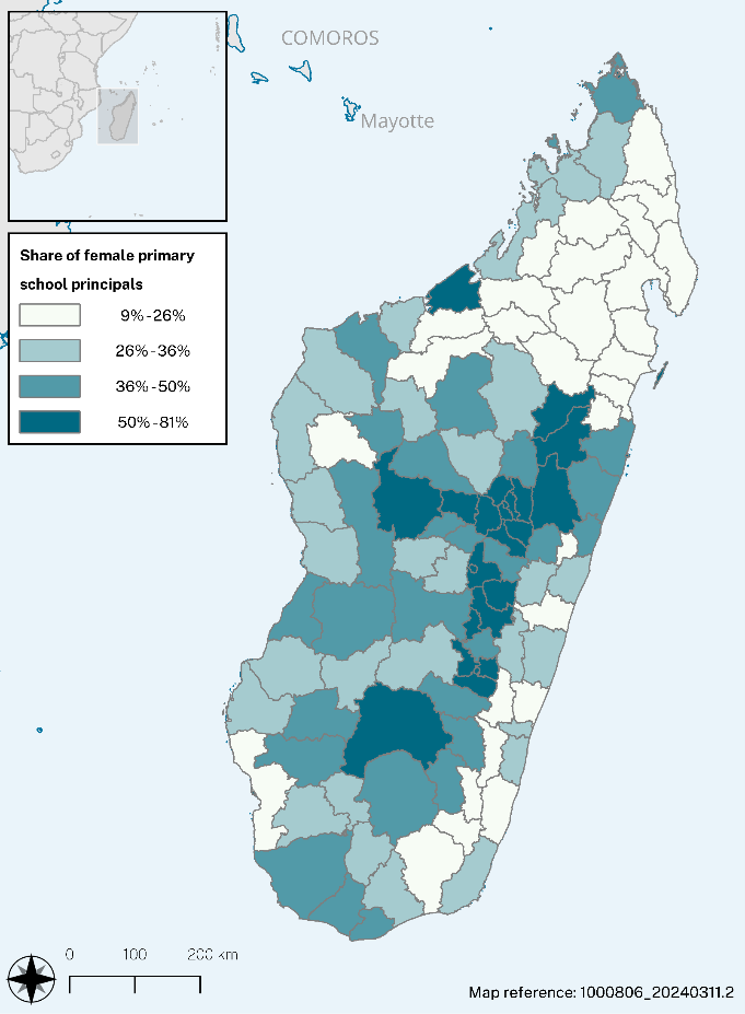 Share of female primary school directors by district.